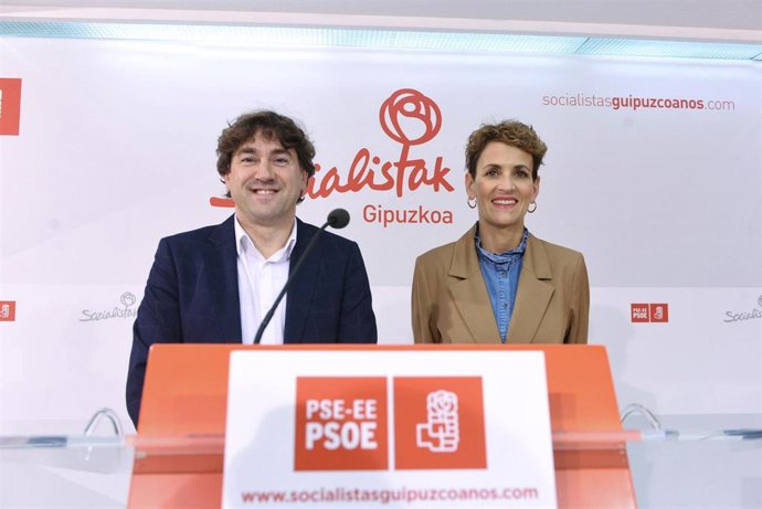 El secretario general del Partido Socialista de Euskadi-Euskadiko Ezkerra (PSE-EE), Eneko Andueza, y la secretaria general del Partido Socialista Navarro (PSN) y presidenta de Navarra, María Chivite.
