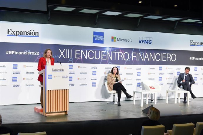 La vicepresidenta primera y ministra de Asuntos Económicos y Transformación Digital, Nadia Calviño, interviene durante la última jornada del XIII Encuentro Financiero en el Auditorio Rafael del Pino, a 29 de noviembre de 2022, en Madrid (España).