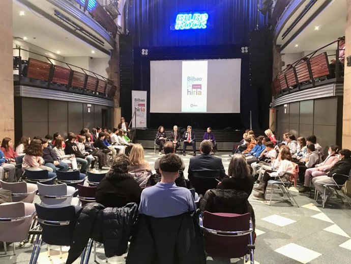 Pleno del Consejo Municipal de la Infancia y Adolescencia en la Sala Bilborock