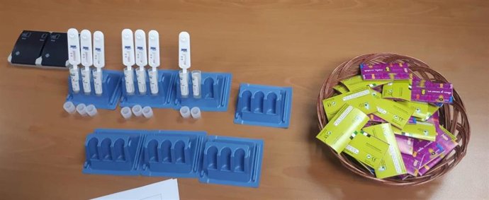 Archivo - CAEX realiza pruebas rápidas para detectar VIH.