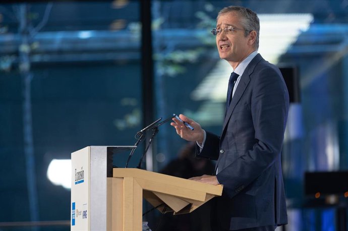 El gobernador del Banco de España, Pablo Hernández de Cos, clausura la primera jornada del XIII Encuentro Financiero, en el Auditorio Rafael del Pino, a 28 de noviembre de 2022, en Madrid (España). Organizado por Expansión, la primera jornada ha tratado
