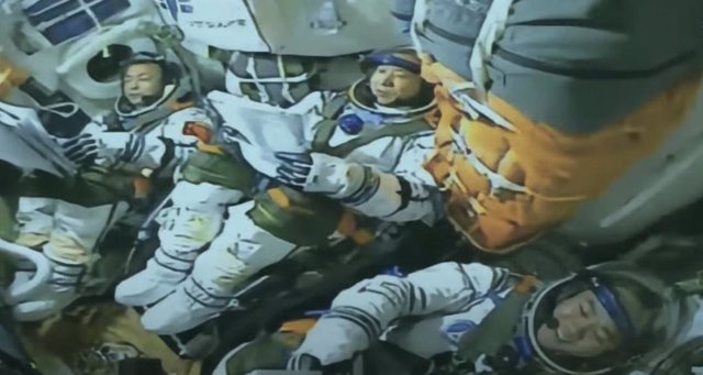 Tripulación de la Shenzhou 15 rumbo a la estación espacial china