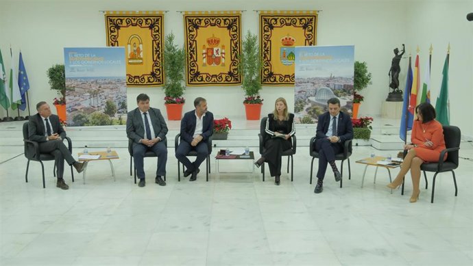 Nota Y Foto Participación Alcalde Jornada Sostenbilidad Estepona