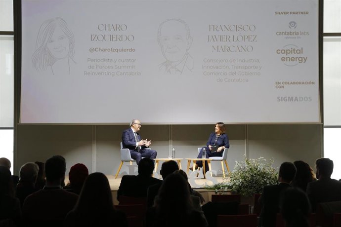 El consejero de Turismo, Javier López Marcano, en la entrevista de clausura del Forbes Summit Reiventing