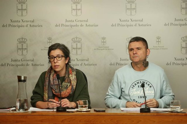 Alba González y Rafael Palacios valoran en rueda de prensa las incorporaciones de propuestas de Podemos en el proyecto de presupuestos del Principado para 2023