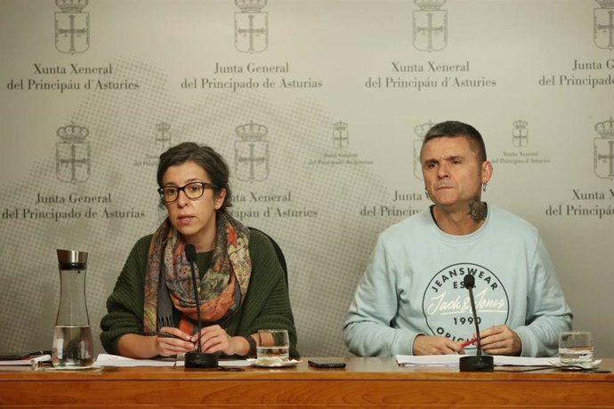 Alba González y Rafael Palacios valoran en rueda de prensa las incorporaciones de propuestas de Podemos en el proyecto de presupuestos del Principado para 2023