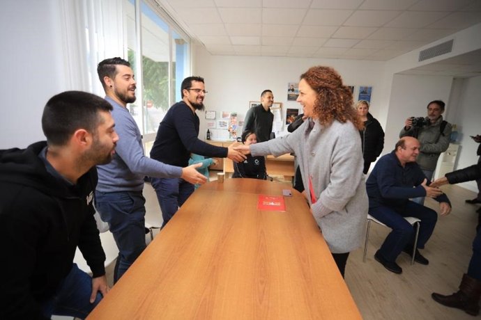 La presidenta del Consell de Mallorca, Catalina Cladera, se reúne con representantes de los clubes deportivos de Capdepera.