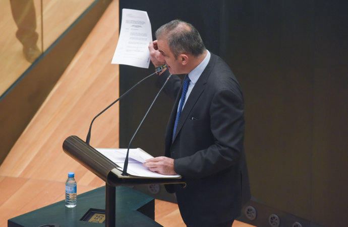 Javier Ortega Smith, interviene durante una sesión ordinaria del Pleno Municipal, en el Ayuntamiento de Madrid, a 29 de noviembre de 2022, en Madrid (España).