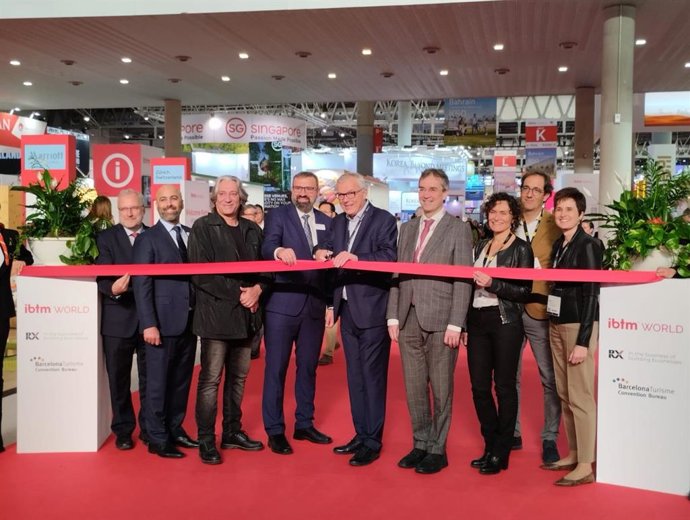 Constantí Serrallonga, David Thomson, Xavier Marcé, Vasyl Zhygalo, Christoph Tessmar, Eduard Torres, Snia Serracarbassa, Narcís Ferrer y Anna Maria Sanchez en la inauguración del IBTM World.