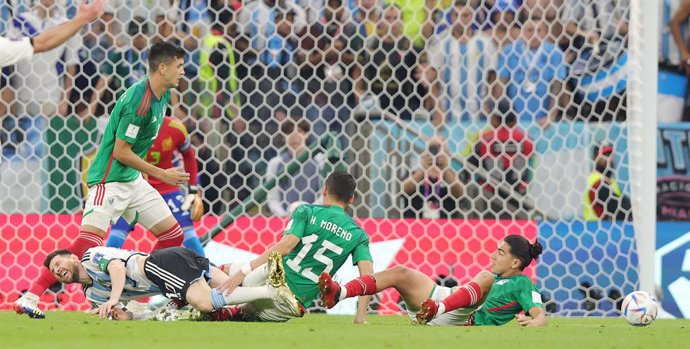 Lionel Messi of Argentina is fouled by Hector Moreno and Erick Gutierrez of Mexico during the FIFA World Cup 2022, Group C football match between Argentina and Mexico on November 26, 2022 at Lusail Stadium in Al Daayen, Qatar - Photo Sebastian El-Saqqa 