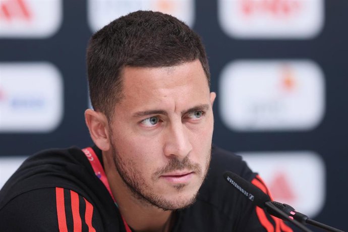 Eden Hazard atiende a los medios en rueda de prensa durante el Mundial de Catar