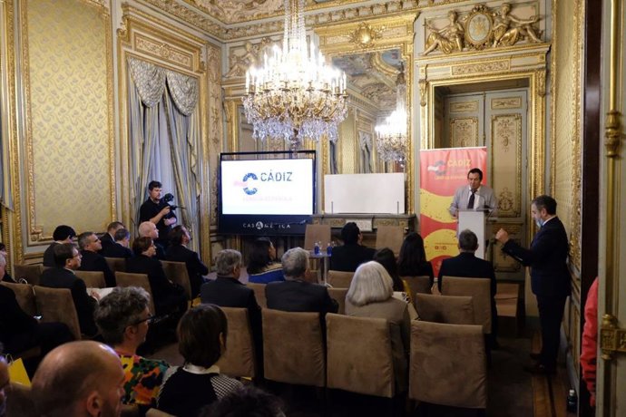 El alcalde de Cádiz, José María González, presentando la candidatura de Cádiz al Congreso de la Lengua Española