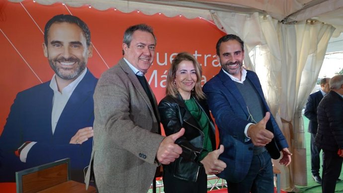 La ministra de Transportes, Movilidad y Agenda Urbana, Raquel Sánchez; el secretario general del PSOE de Andalucía, Juan Espadas, y el secretario general del PSOE de Málaga, Daniel Pérez, en el Foro Modelo de Ciudad del PSOE de Málaga