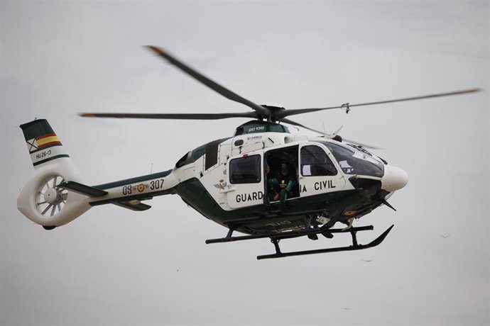 Archivo - Un helicóptero de la Guardia Civil.