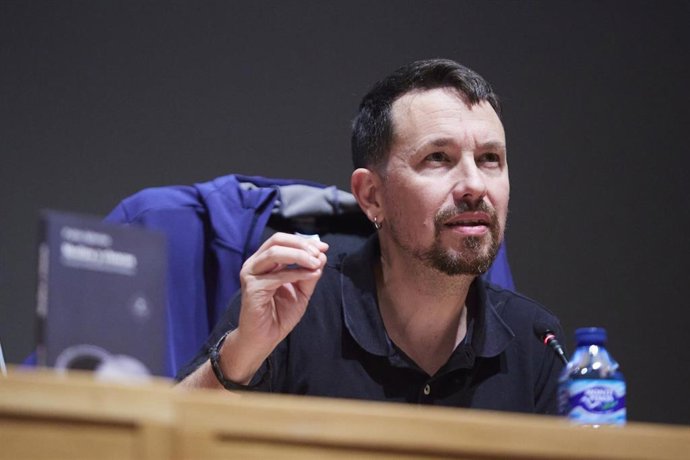 El exlíder de Podemos Pablo Iglesias, durante la presentación de su libro 'Medios y cloacas', a 11 de noviembre de 2022 en Sevilla (Andalucía, España). El exlider de Podemos, Pablo Iglesias, acude a Sevilla a presentar su nuevo libro.