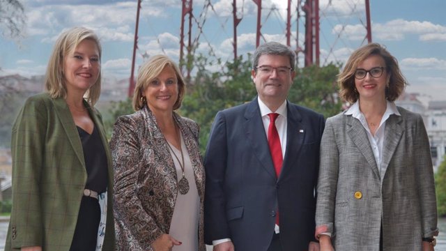 Elixabete Etxanobe, Ana Otadui y Aburto, candidatos de PNV a diputada general, presidenta de Juntas de Bizkaia y alcalde de Bilbao, junto con la presidenta del BBB, Itxaso Atutxa