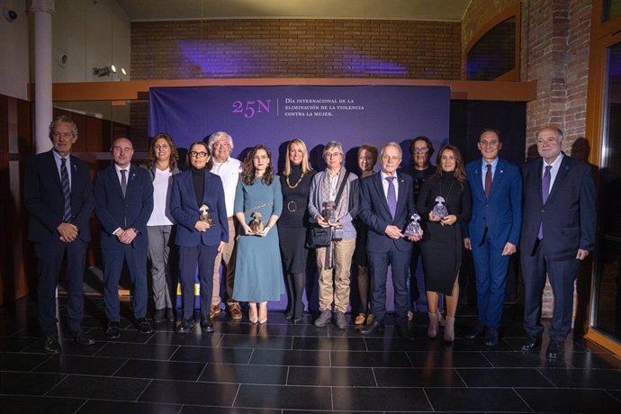 Imagen de la delegada del Gobierno en Catalunya, Maria Eugnia Gay, con los premiados