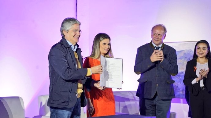 El presidente de Ecuador, Guillermo Lasso, con la nueva ministra de la Mujer y Derechos Humanos de Ecuador