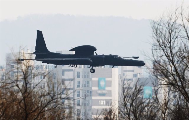 Archivo - Un avión U-2S Dragon Lady de la Fuerza Aérea de EE.UU. aterriza en la Base Aérea de Osan en Pyeongtaek, Corea del Sur