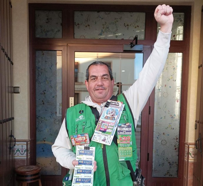 Juan José Pozo, afiliado a la ONCE y vendedor desde 1993