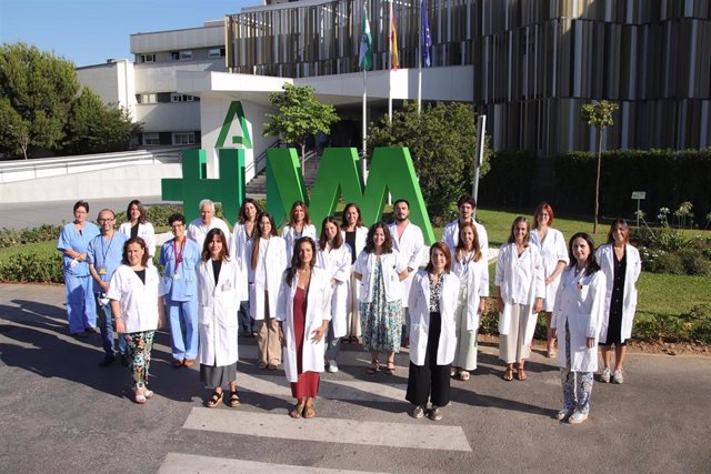 Equipo de profesionales sanitarios del Hospital Macarena especializados en Esclerósis Múltiple.