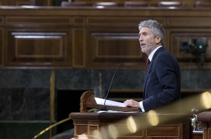 El ministro del Interior, Fernando Grande-Marlaska, interviene durante una sesión plenaria en el Congreso de los Diputados, a 22 de noviembre de 2022, en Madrid (España). Los Presupuestos Generales del Estado (PGE) para 2023 llegaron al Pleno del Congre
