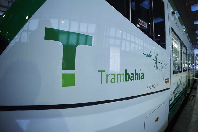 Archivo - Detalle del tranvía durante el acto de inauguración del TramBahia, a 26 de octubre de 2022 en Cádiz (Andalucía, España). ARCHIVO