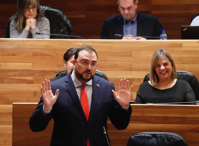 El presidente Adrián Barbón en la Junta General.