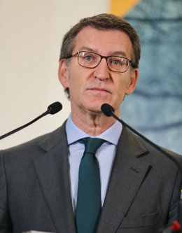 El presidente del Partido Popular (PP), Alberto Núñez Feijóo, interviene durante el acto en el que recibe el Premio al Mejor Político, otorgado por la revista Cambio 16, en el Westin Palace, a 30 de noviembre de 2022, en Madrid (España). Los Premios Cam