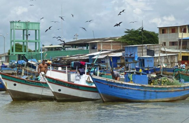 Botes de pesca en Perú
