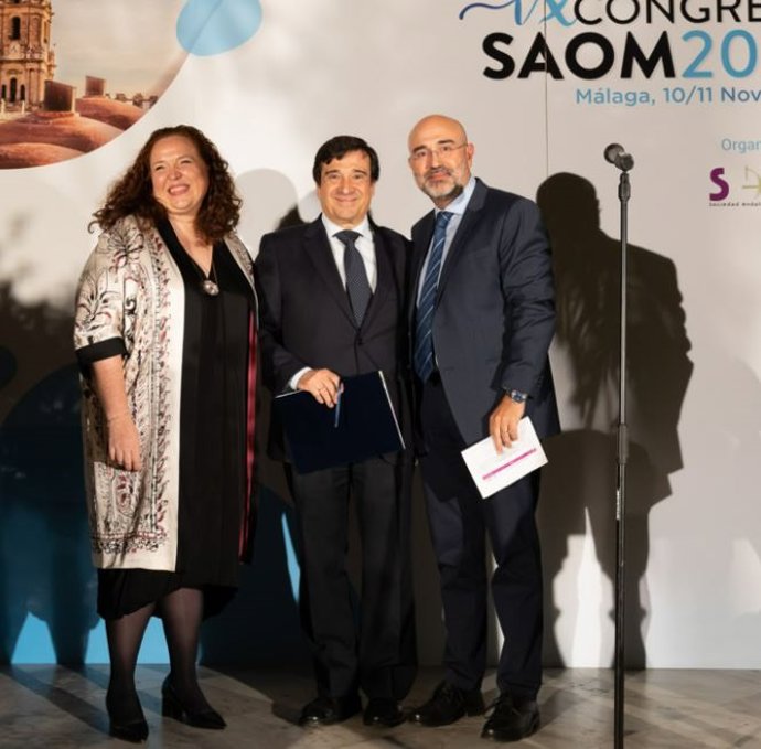 Sociedad Andaluza de Oncología entrega su premio honorífico a Enrique Aranda, referente en la investigación del cáncer