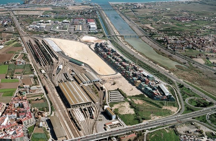 Archivo - Adif adjudica la actualización del proyecto de remodelación del Centro Logístico fusnte de  San Luis