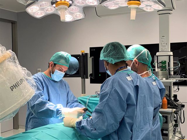 Una intervención de neurocirugía realizada en el Hospital Quirónsalud Córdoba con la nueva técnica.