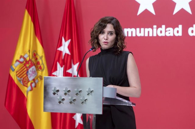 La presidenta de la Comunidad de Madrid, Isabel Díaz Ayuso, interviene durante la rueda de prensa después de la reunión del Consejo de Gobierno, en la Real Casa de Correos, a 30 de noviembre 