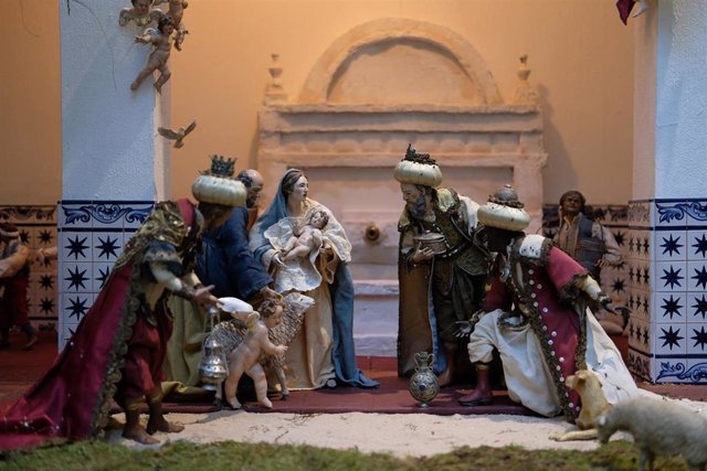Belén napolitano situado en el Museo Carmen Thyssen Málaga y realizado en colaboración con la Archicofradía de los Dolores de San Juan de Málaga