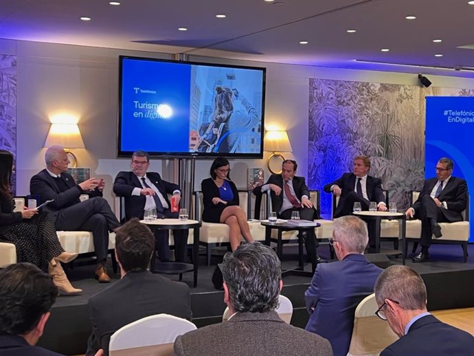 El alcalde de Logroño participa en Santander en una jornada sobre la digitalización de las ciudades en el ámbito turístico