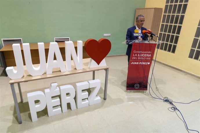 Juan Pérez (PSOE), durante la presentación de su candidatura para seguir en la Alcaldía de Lucena.