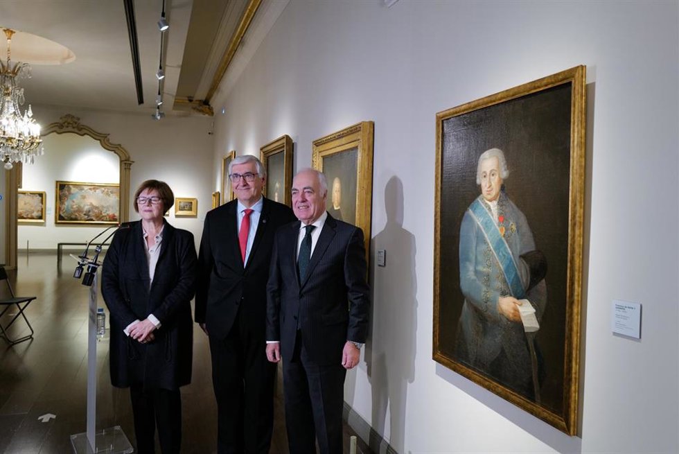 La directora del Museo Goya, Charo Añaños; el presidente de la Real Academia de Nobles y Bellas Artes de San Luis y patrono de Fundación Ibercaja, Domingo Buesa, y el director general de Fundación Ibercaja, José Luis Rodrigo.