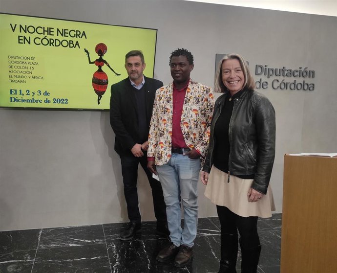 Hernández (izda.), Beyo (centro) y Albás (dcha.), durante la presentación de la V Noche Negra en Córdoba.