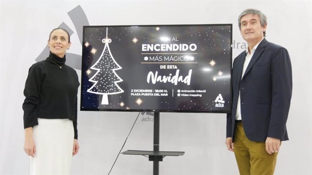 Manuel Cortés presenta la iluminación de Navidad en Adra (Almería)