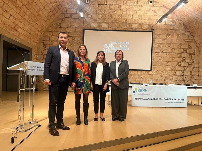 Atanasio Garcia Pineda, director general de Farmacia y Prestaciones; Antonia Sampol, jefa de servicio de Hematología de Son Espases; Leyre Bento, coordinadora de la Terapia Celular Avanzada; Eugenia Carandell, directora asistencial del IB-Salut.