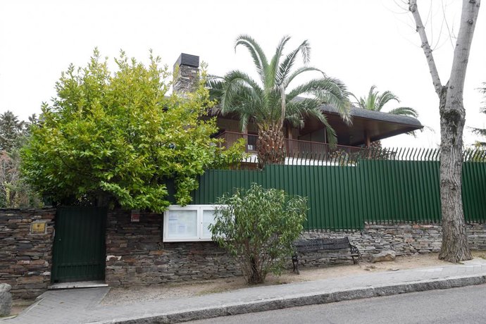 Archivo - Fachada de la embajada de Ucrania en Madrid, horas después de los primeros ataques rusos en Ucrania, a 24 de febrero de 2022, en Madrid (España). En la madrugada de este 24 de febrero se han producido los primeros ataques de Rusia a Ucrania. V