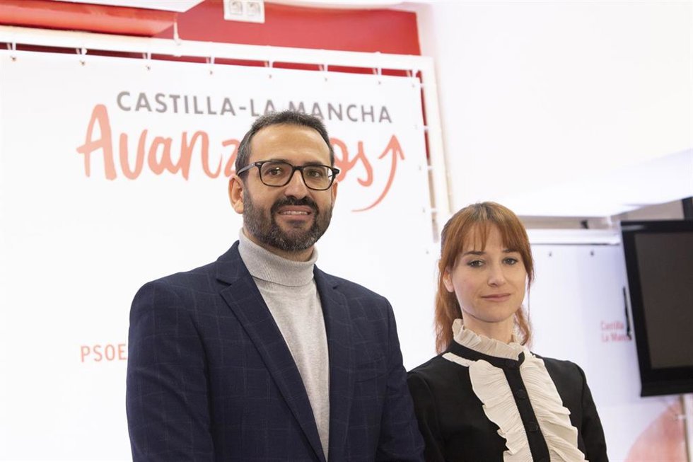 El secretario de Organización del PSOE regional, Sergio Gutiérrez y la diputada socialista Diana López.