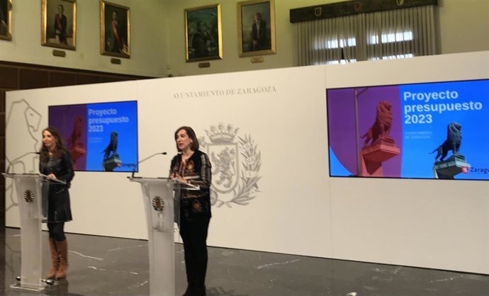 La vicealcaldesa y consejera municipal de Cultura y Proyección Exterior, Sara Fernández, junto a la consejera municipal de Hacienda, María Navarro, presentan el presupuesto de 2023