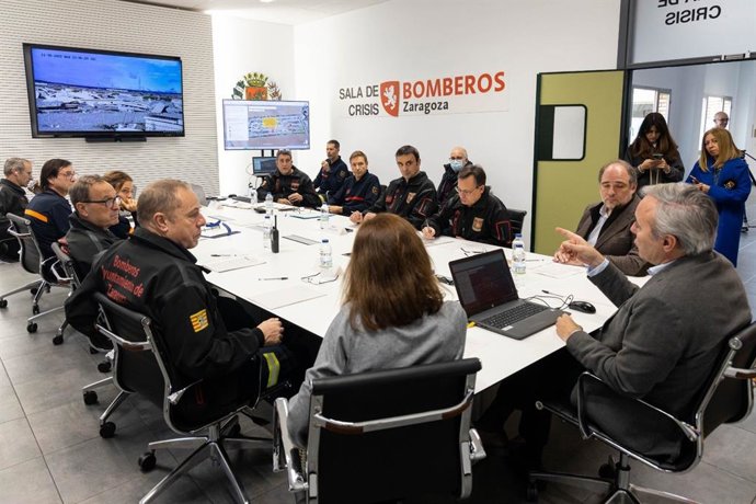 El alcalde de Zargoza, Jorge Azcón, ha visitado la nueva Sala de Crisis para coordinar las emergencias del Cuerpo de Bomberos