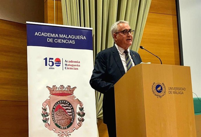 El catedrático Antonio Heredia ingresa en la Academia Malagueña de las Ciencias .