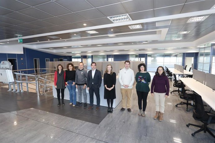 El consejero Mikel Irujo y el alcalde Mikel Zabaleta, junto a la directora general Izaskun Goñi y representantes de Cederna Garalur.