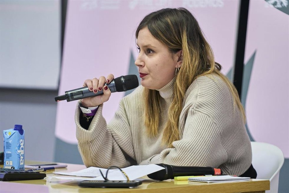 La portavoz adjunta de Unidas Podemos en la Asamblea de Madrid, Alejandra Jacinto, interviene durante la celebración de la 'Uni de otoño' en la Universidad Complutense de Madrid, a 5 de noviembre de 2022, en Madrid (España).