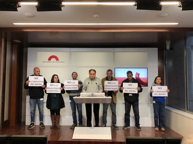 Membres de la plataforma No a l'ampliació del MACBA