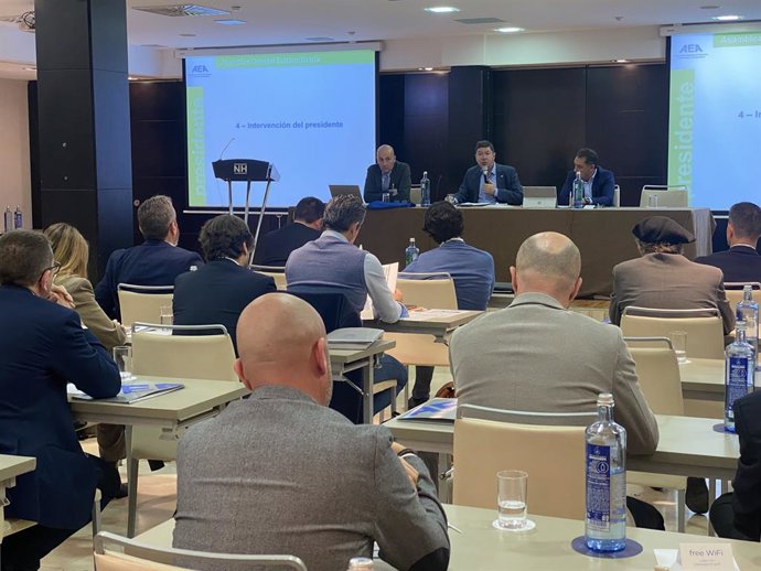 Armando Mateos, reelegido presidente de la AEA.